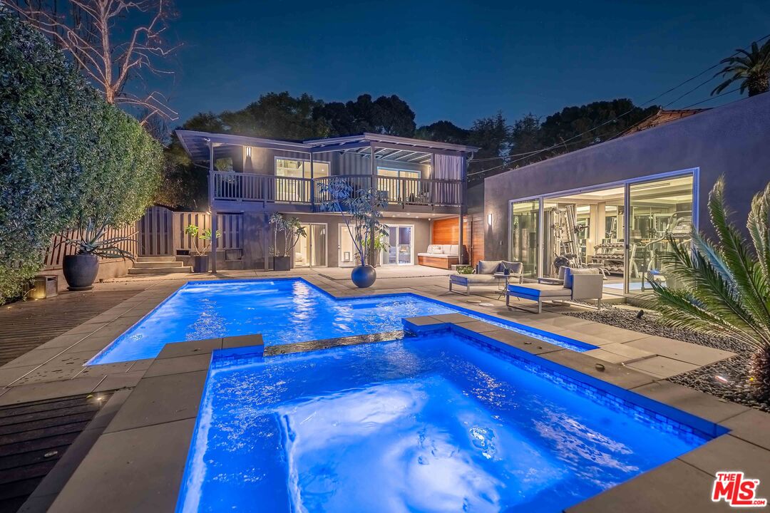 8610 W West Knoll Dr