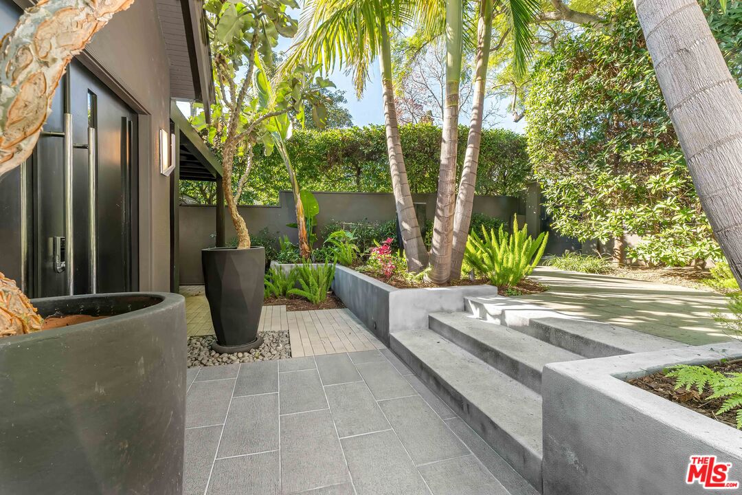 8610 W West Knoll Dr