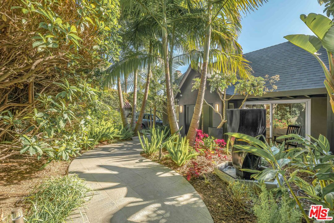 8610 W West Knoll Dr