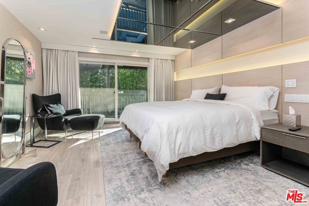 8610 W West Knoll Dr