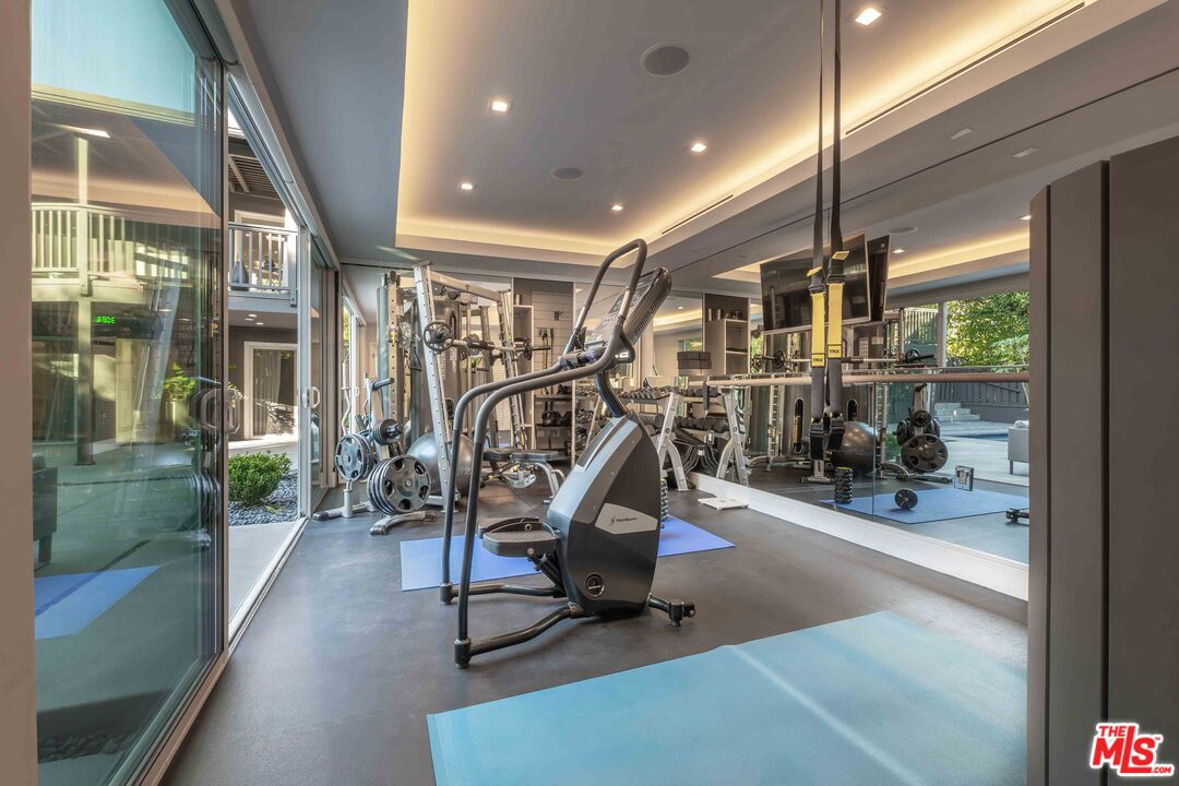 8610 W West Knoll Dr