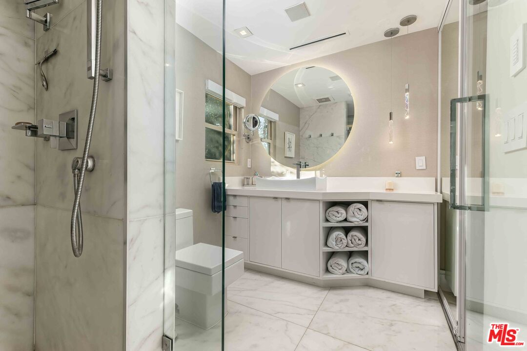 8610 W West Knoll Dr