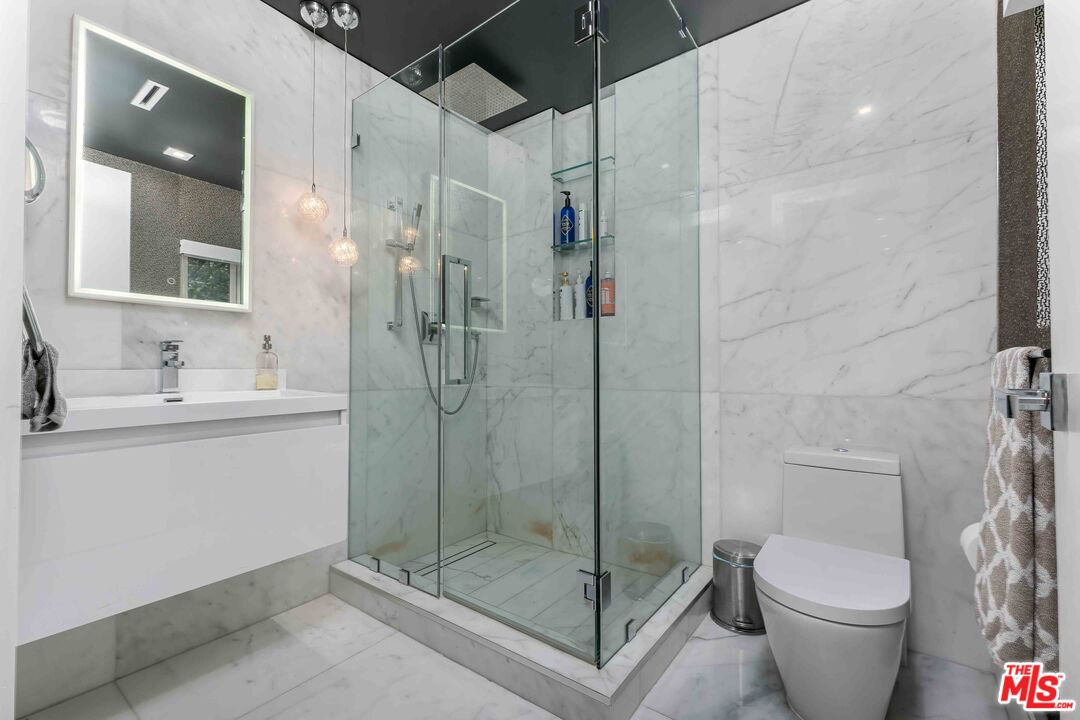 8610 W West Knoll Dr