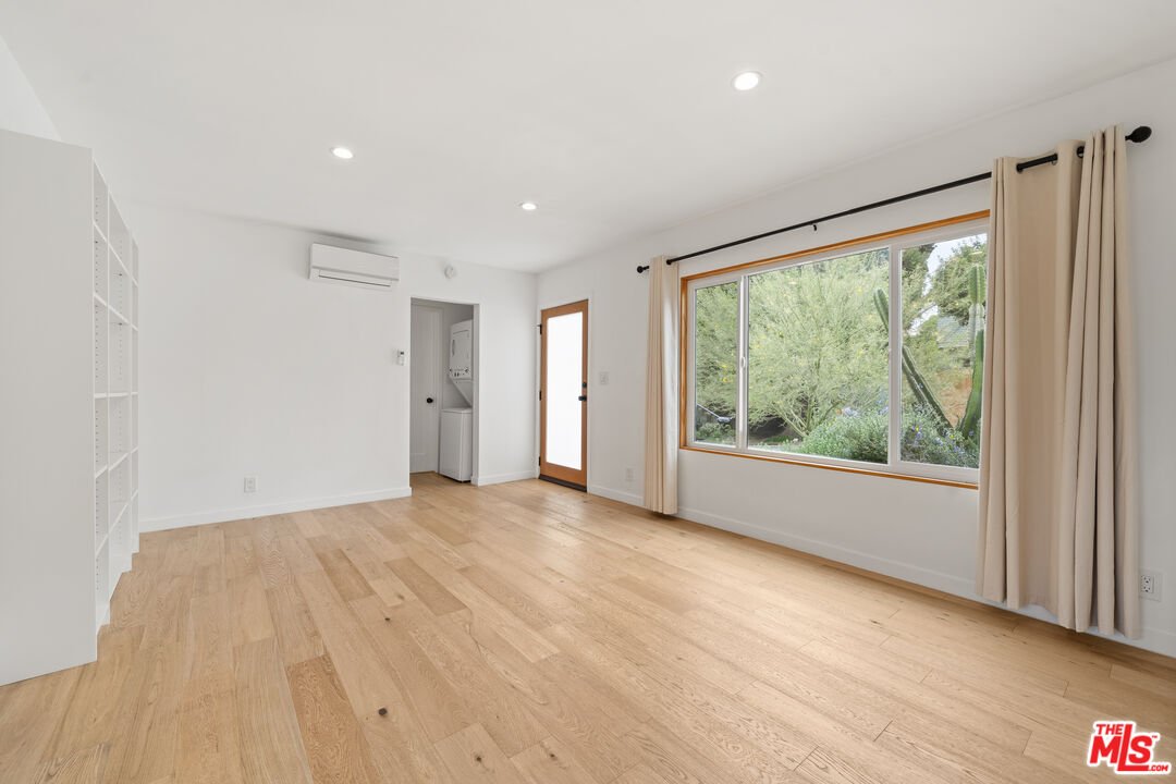 2135 Bellevue Ave Unit: 1