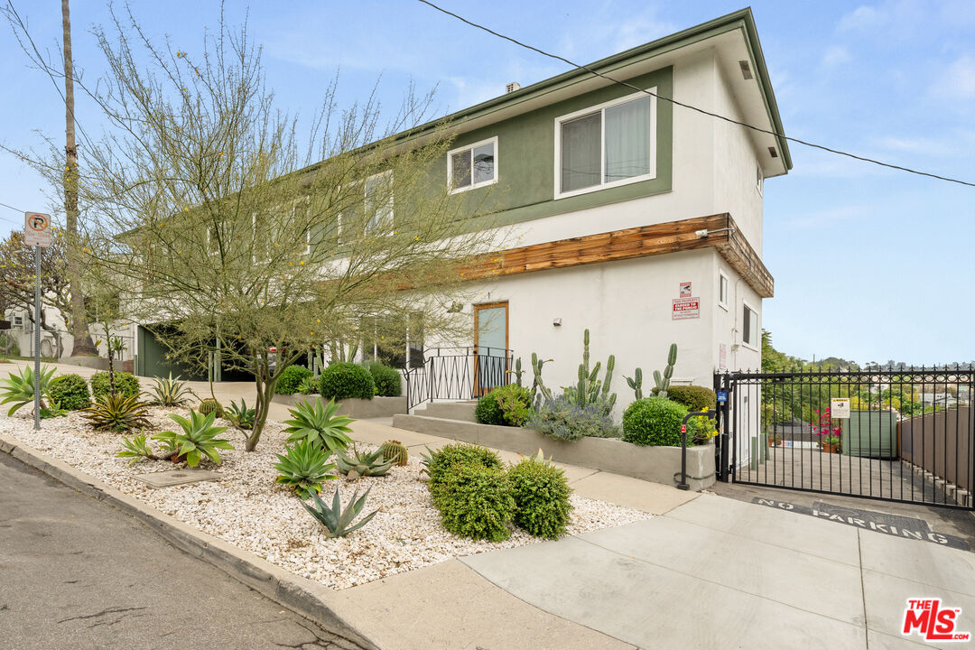 2135 Bellevue Ave Unit: 1