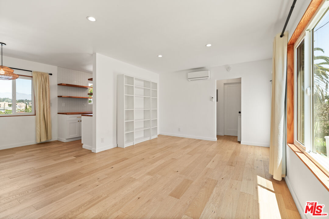 2135 Bellevue Ave Unit: 1