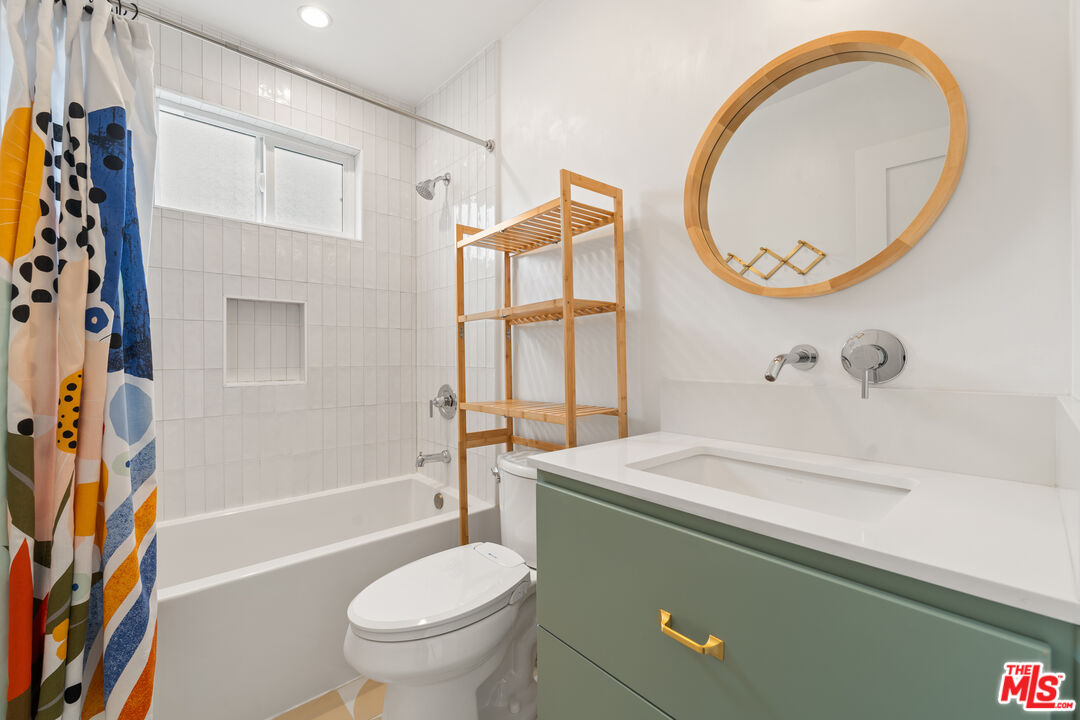 2135 Bellevue Ave Unit: 1