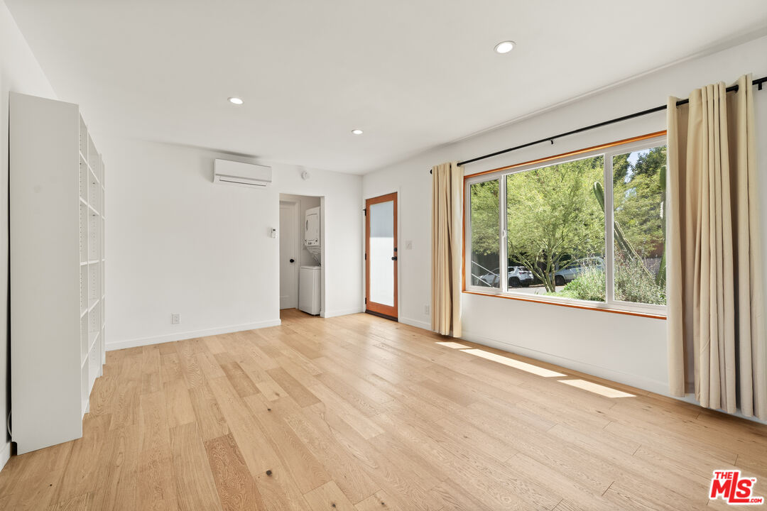 2135 Bellevue Ave Unit: 1