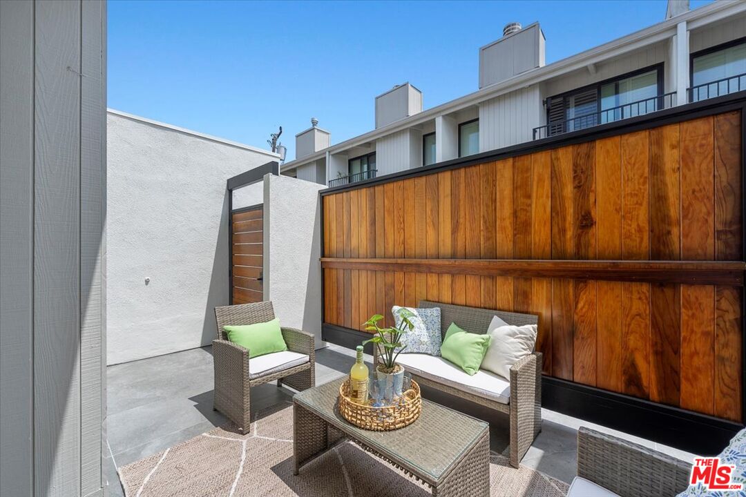 1133 24th St Unit: 5