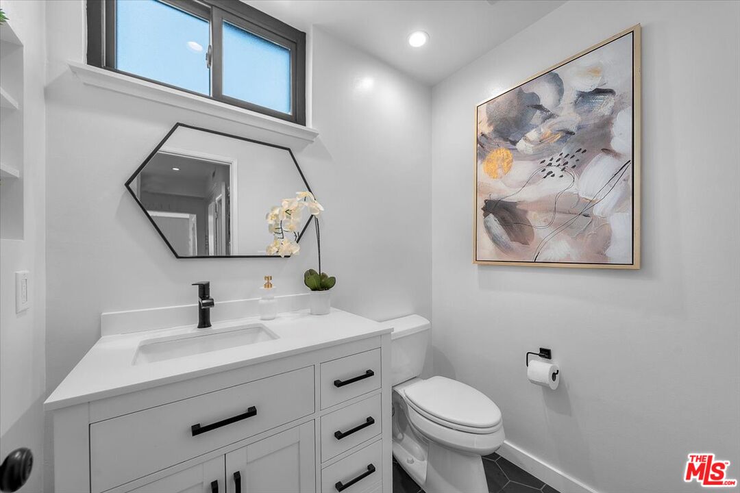 1133 24th St Unit: 5