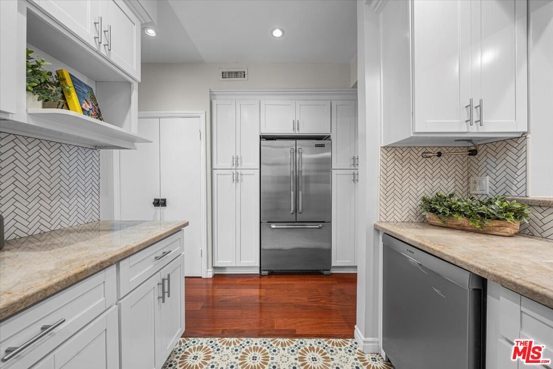 1133 24th St Unit: 5