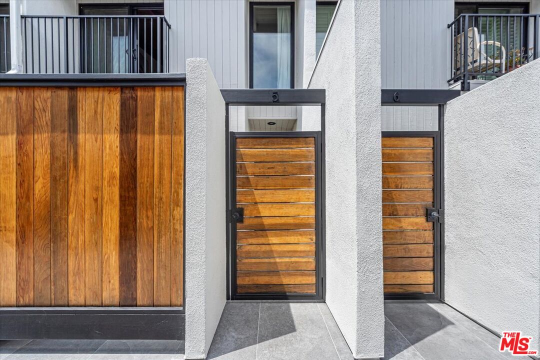 1133 24th St Unit: 5