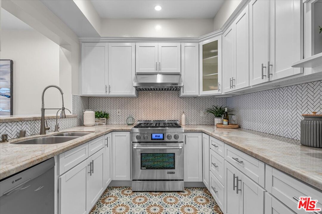 1133 24th St Unit: 5