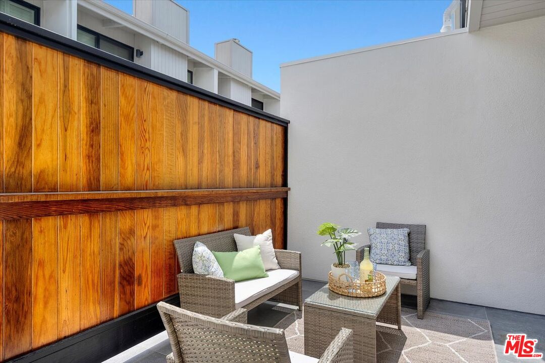 1133 24th St Unit: 5