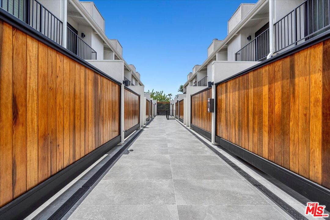 1133 24th St Unit: 5