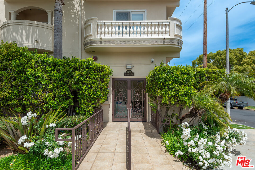 1838 Westholme Ave Unit: PH5