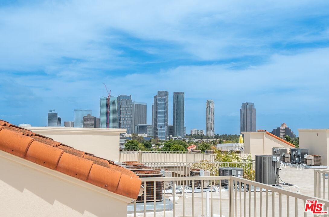 1838 Westholme Ave Unit: PH5