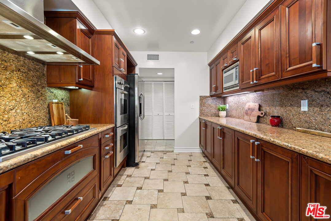 1838 Westholme Ave Unit: PH5
