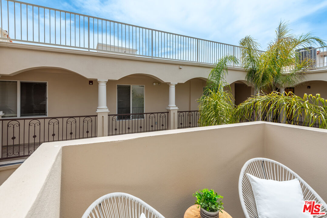 1838 Westholme Ave Unit: PH5