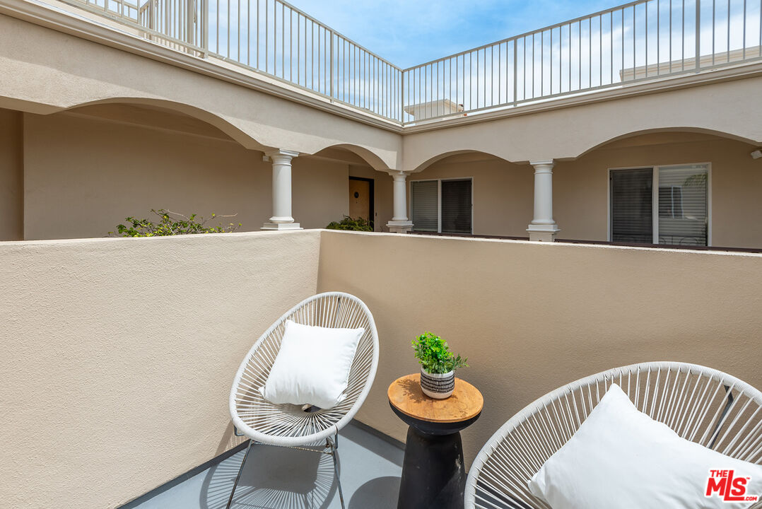 1838 Westholme Ave Unit: PH5