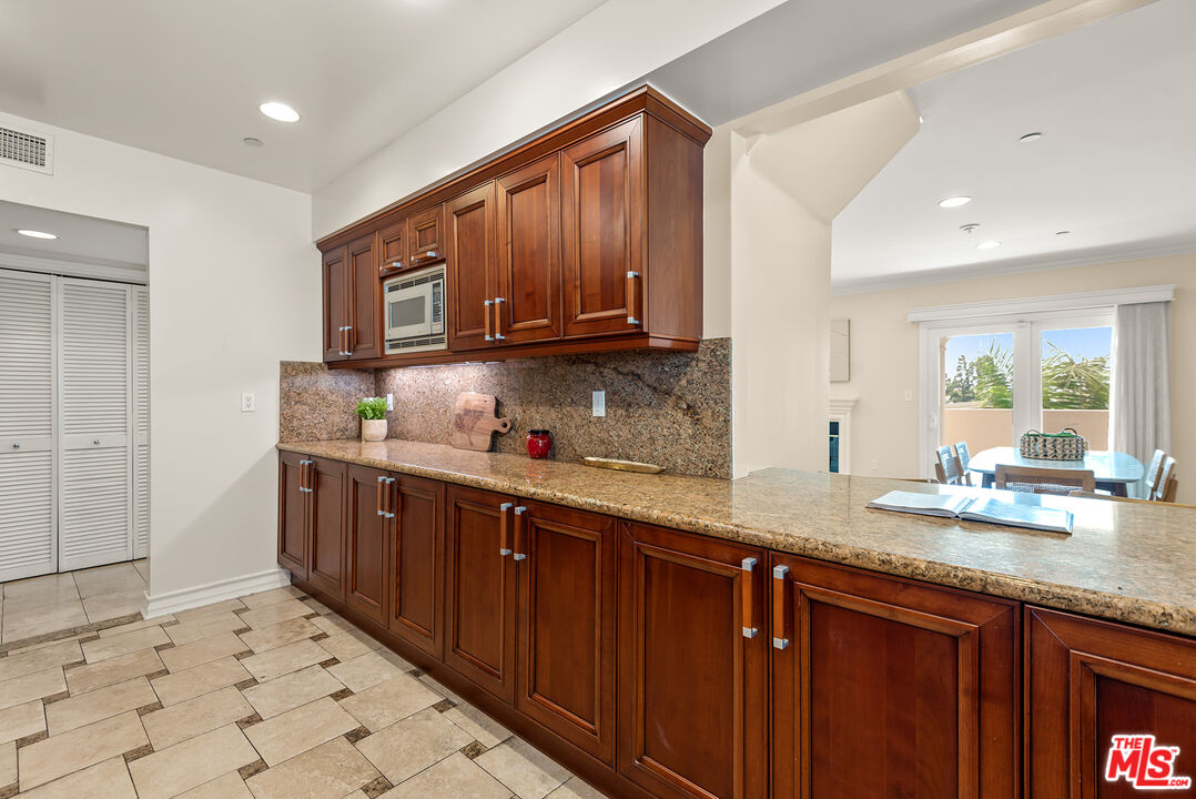 1838 Westholme Ave Unit: PH5