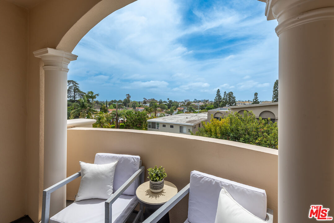 1838 Westholme Ave Unit: PH5
