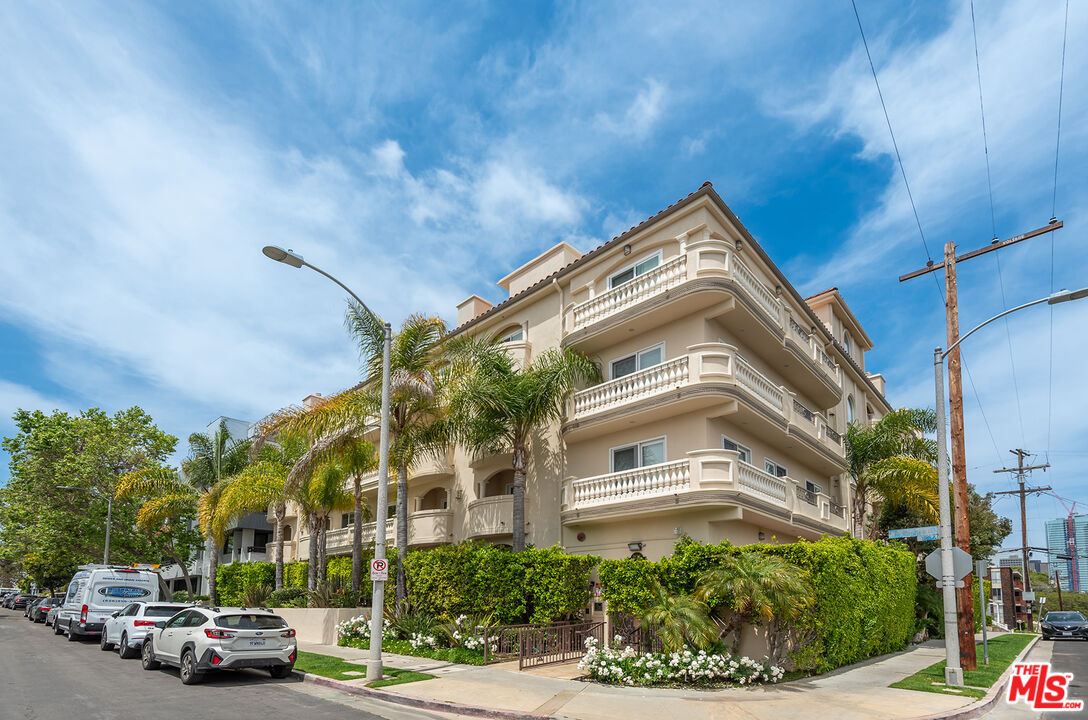 1838 Westholme Ave Unit: PH5