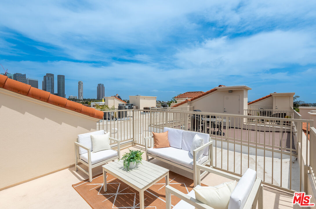 1838 Westholme Ave Unit: PH5