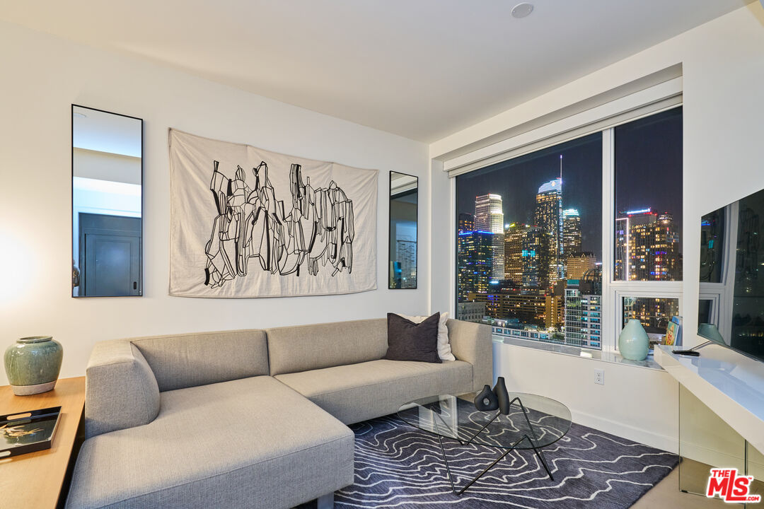 1050 S Grand Ave Unit: 1908