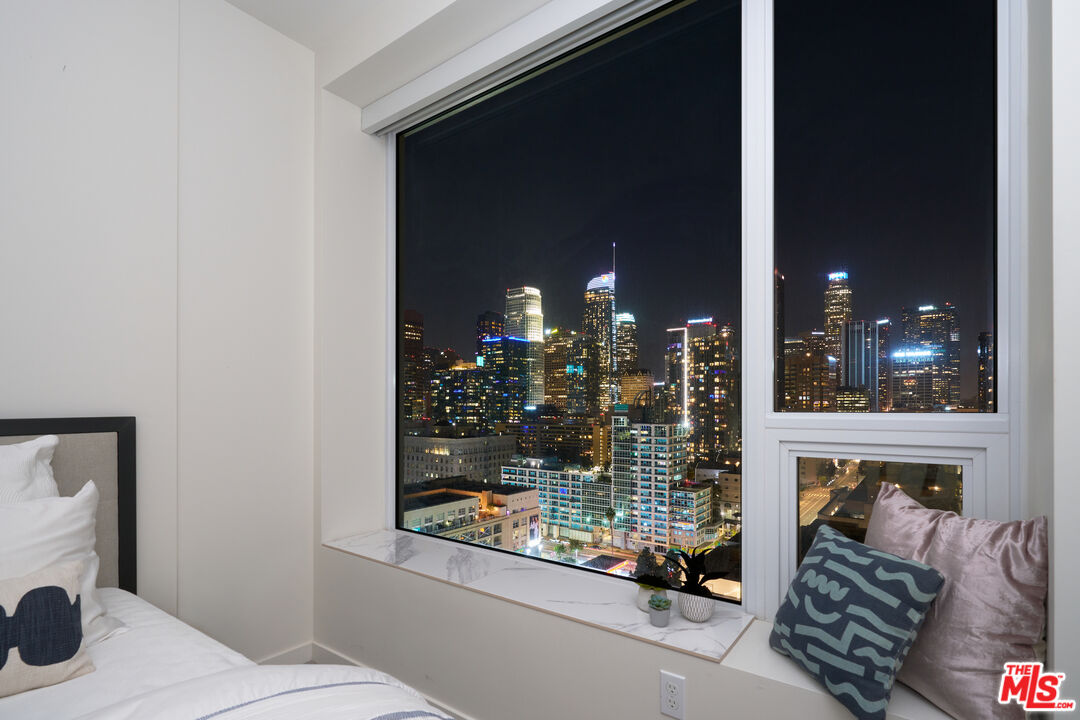 1050 S Grand Ave Unit: 1908