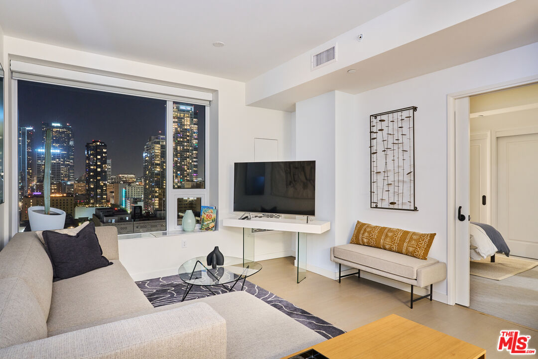 1050 S Grand Ave Unit: 1908