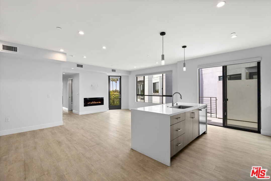 5955 Saturn St Unit: 406