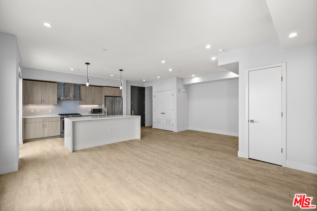 5955 Saturn St Unit: 406