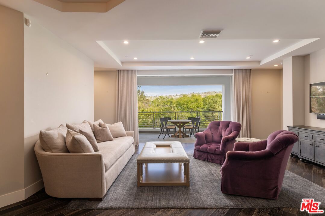 460 N Palm Dr Unit: 403