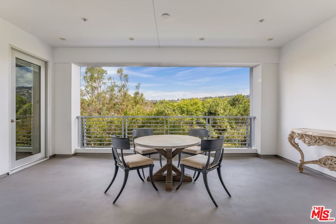 460 N Palm Dr Unit: 403