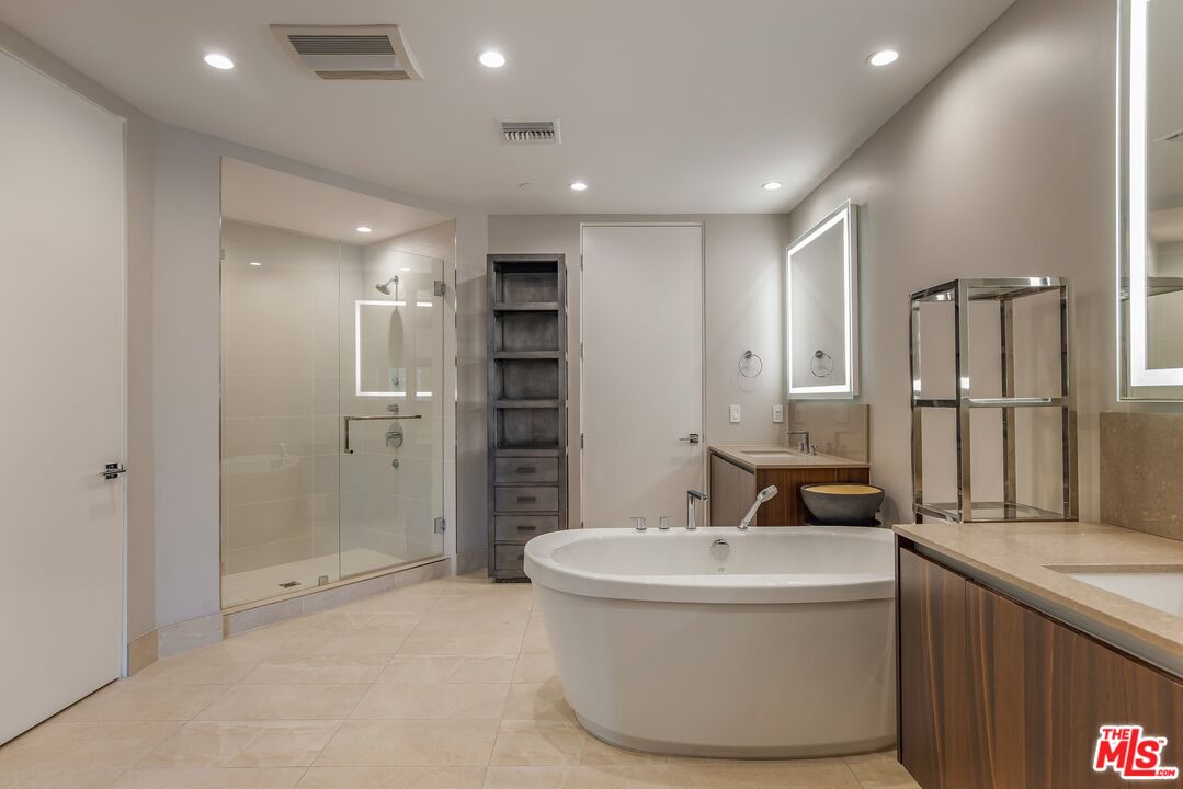 460 N Palm Dr Unit: 403