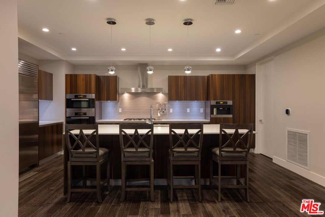 460 N Palm Dr Unit: 403