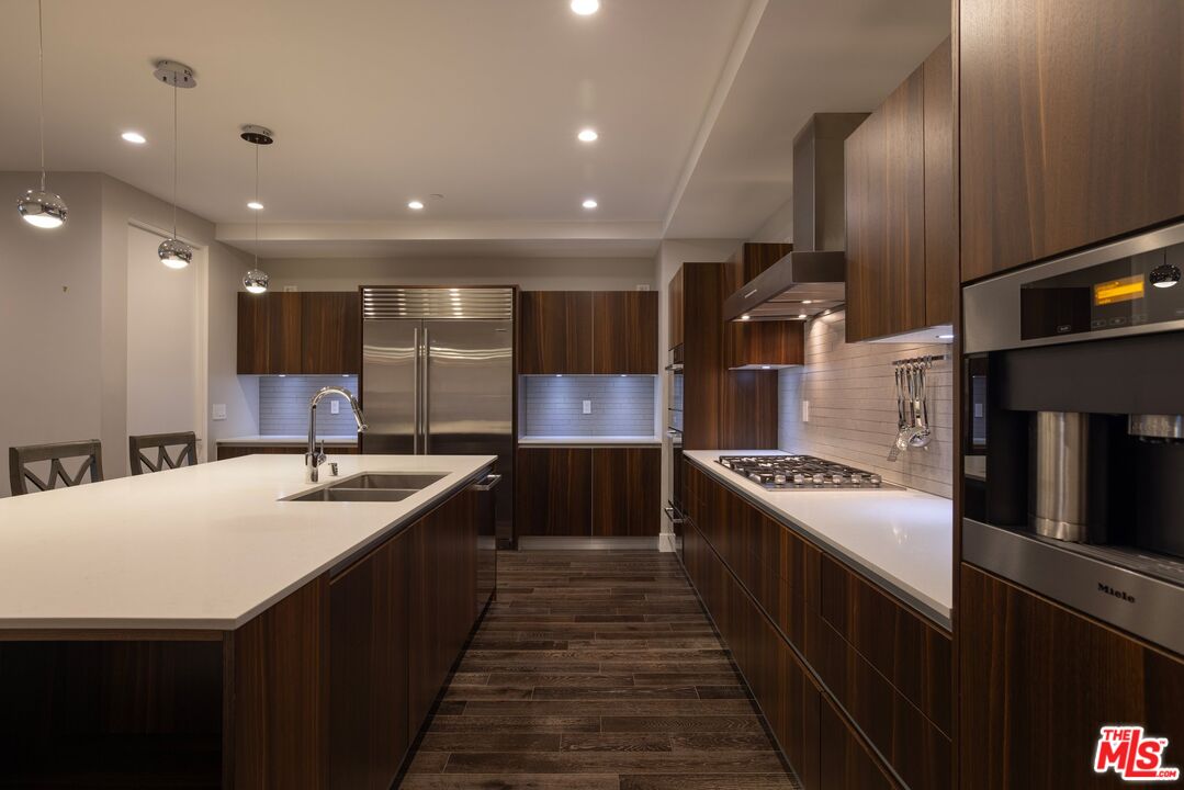 460 N Palm Dr Unit: 403