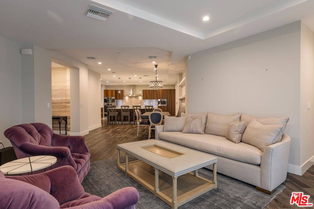 460 N Palm Dr Unit: 403