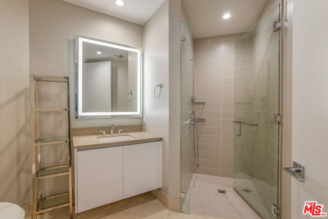 460 N Palm Dr Unit: 403