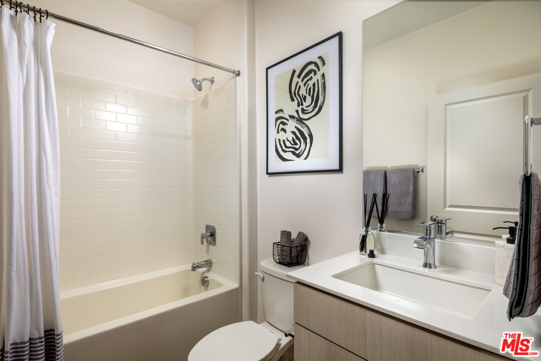 1483 W Vista Way Unit: 1574N