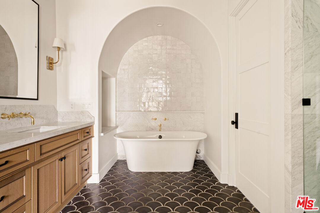 459 N Crescent Heights Blvd