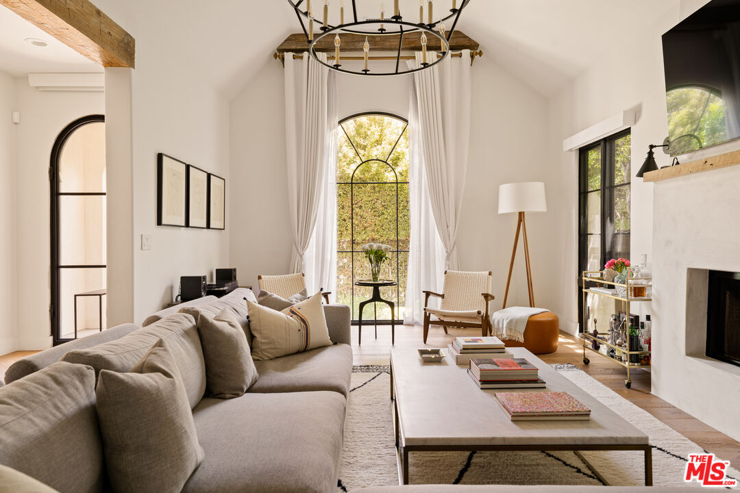 459 N Crescent Heights Blvd