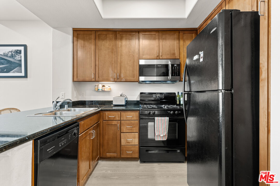 4060 Glencoe Ave Unit: 320