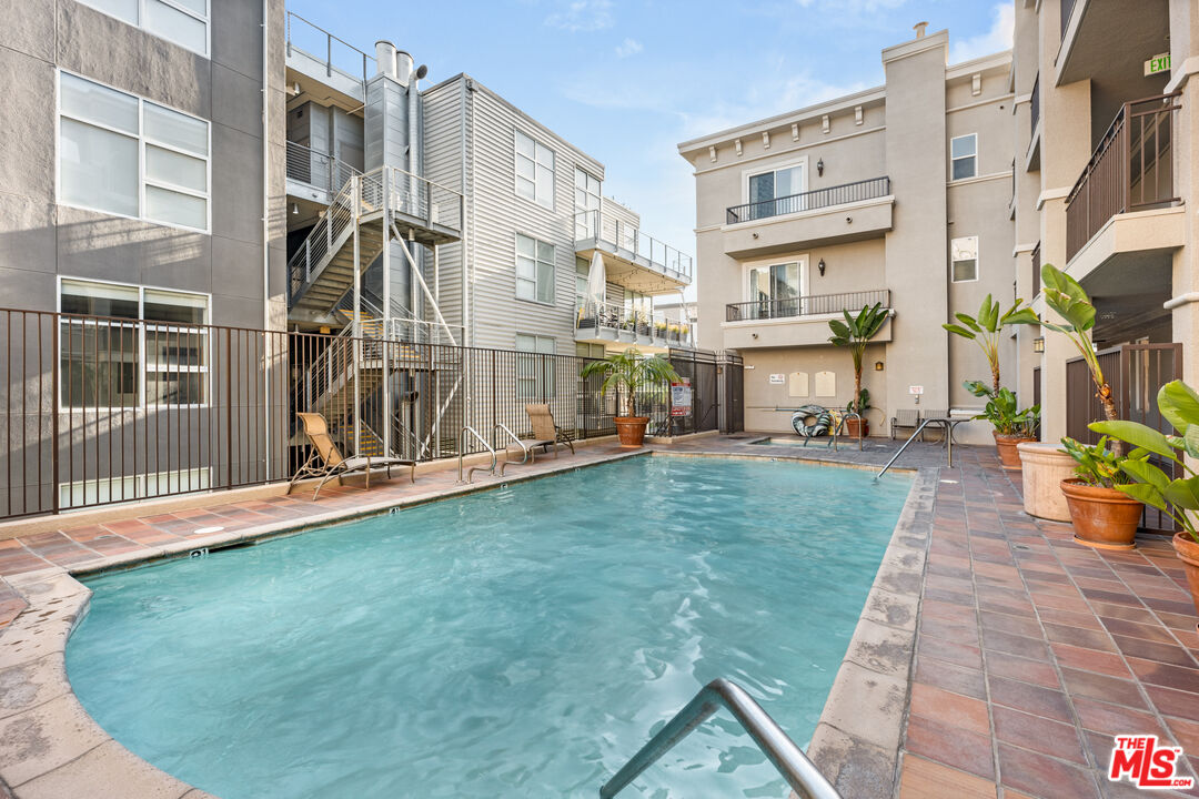 4060 Glencoe Ave Unit: 320