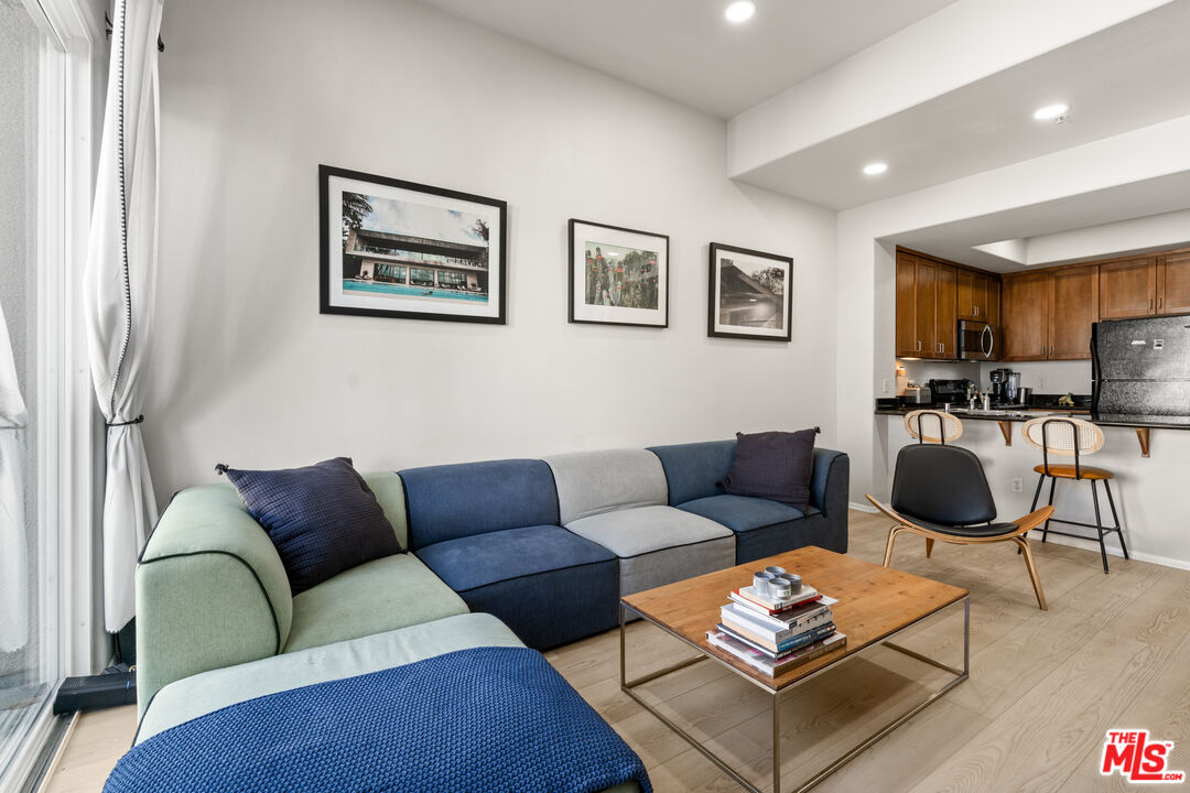 4060 Glencoe Ave Unit: 320