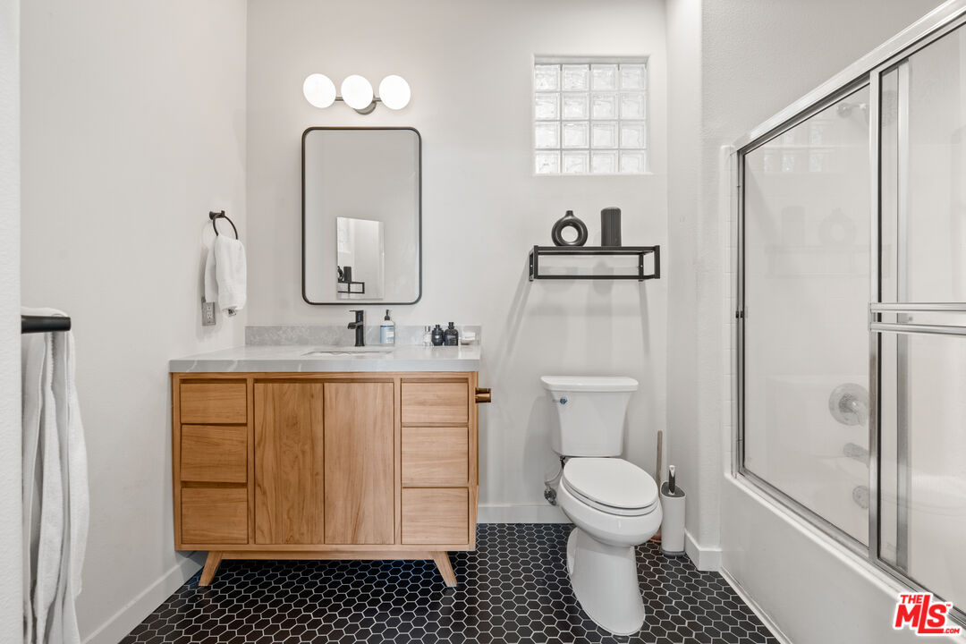 4060 Glencoe Ave Unit: 320