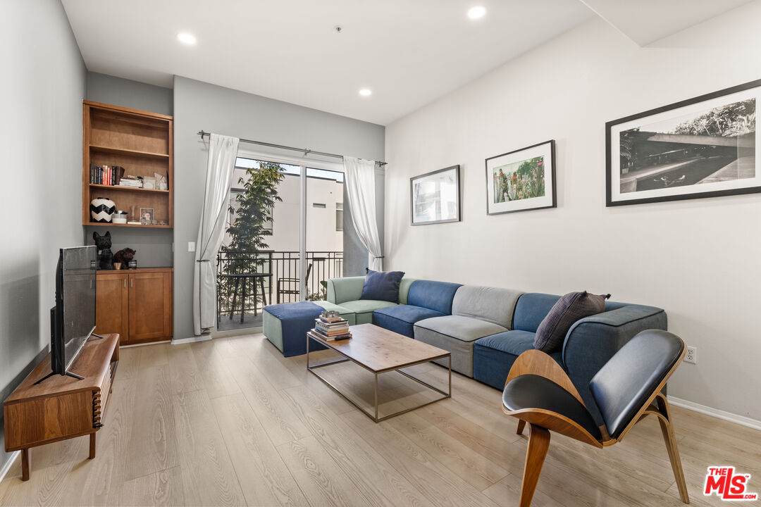 4060 Glencoe Ave Unit: 320