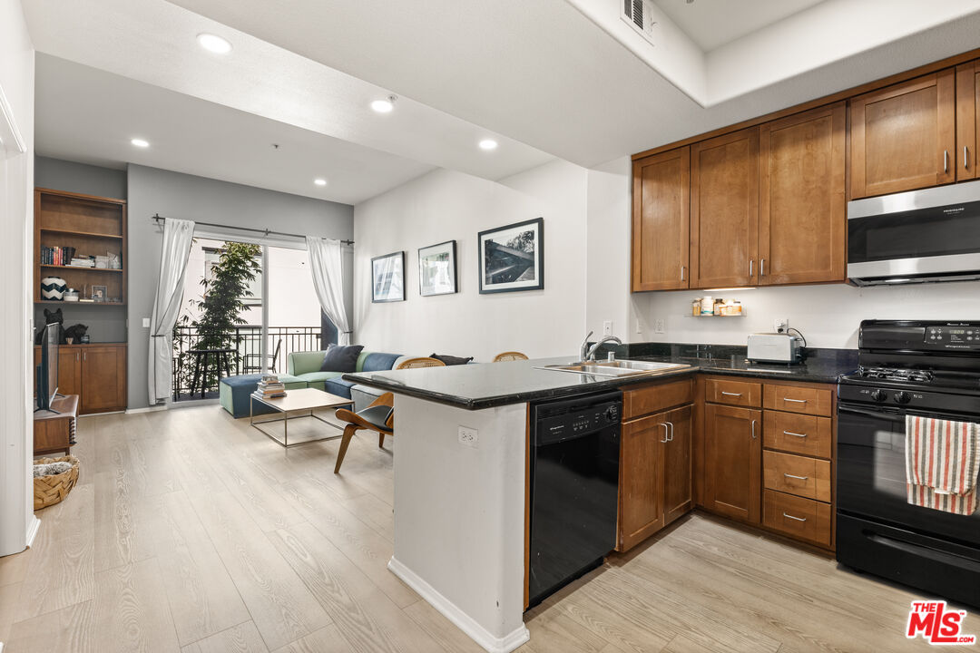 4060 Glencoe Ave Unit: 320