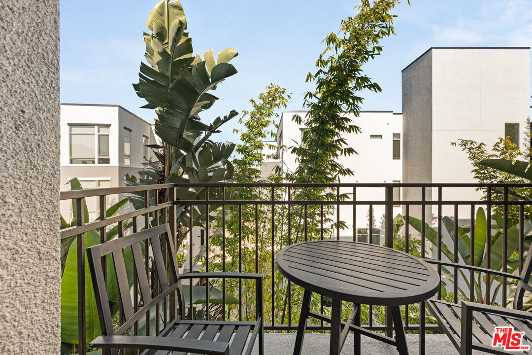 4060 Glencoe Ave Unit: 320